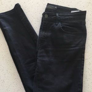 Black high rise Levi skinny jeans